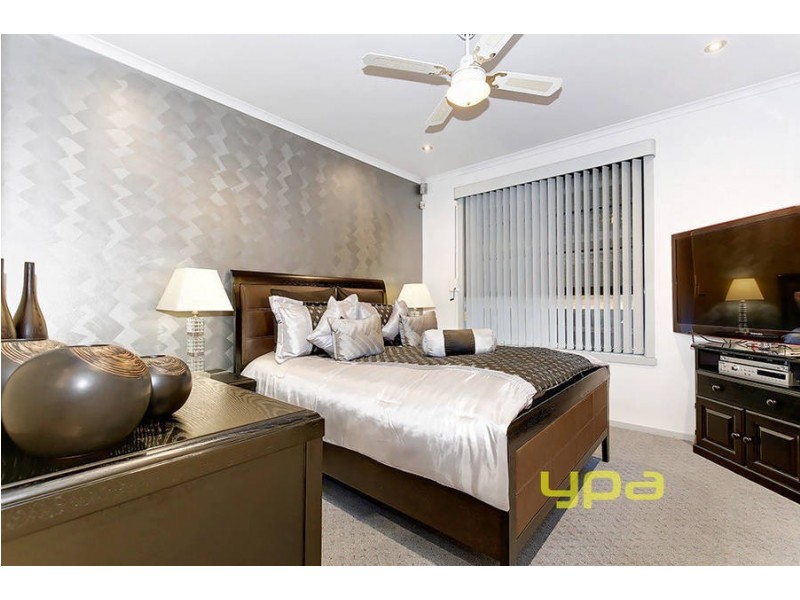 5 Stainsby Crescent, Roxburgh Park VIC 3064