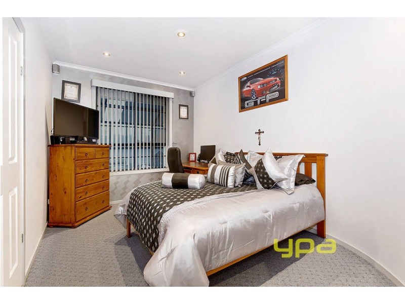 5 Stainsby Crescent, Roxburgh Park VIC 3064