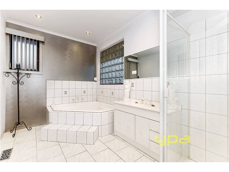 5 Stainsby Crescent, Roxburgh Park VIC 3064