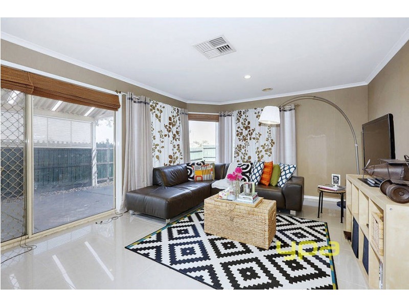 6 Degaris Lane, Roxburgh Park VIC 3064