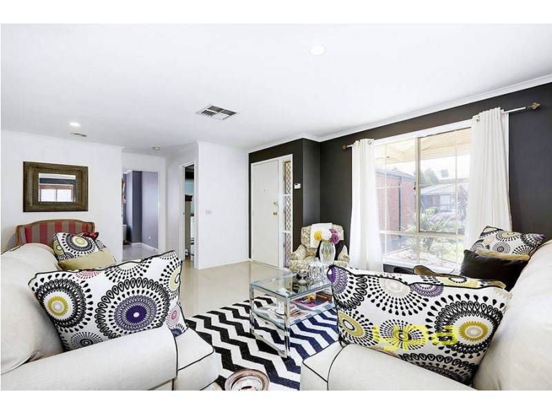 6 Degaris Lane, Roxburgh Park VIC 3064