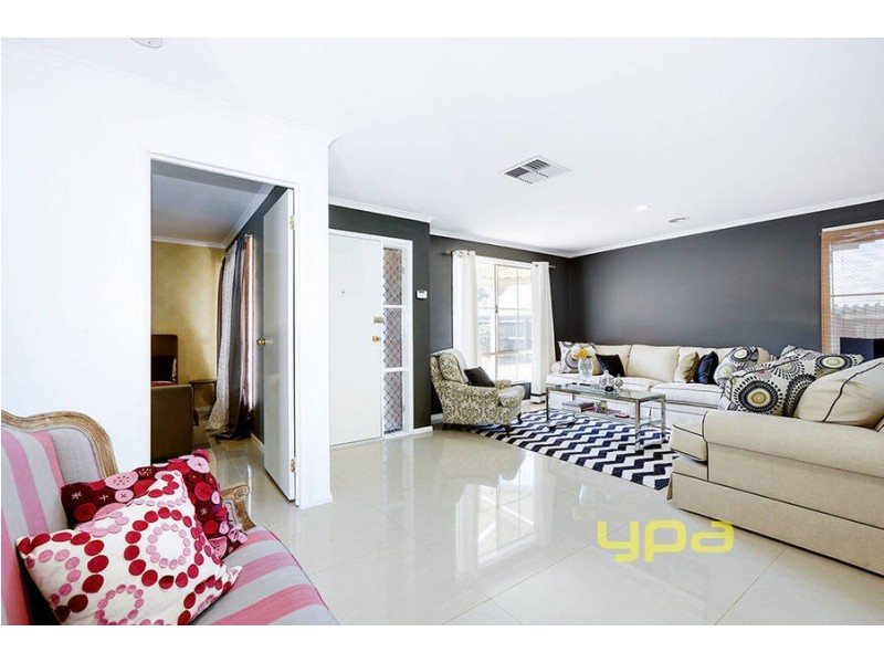 6 Degaris Lane, Roxburgh Park VIC 3064