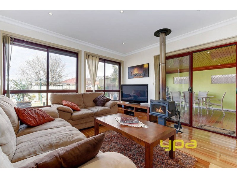 6 Malabar Street, Roxburgh Park VIC 3064