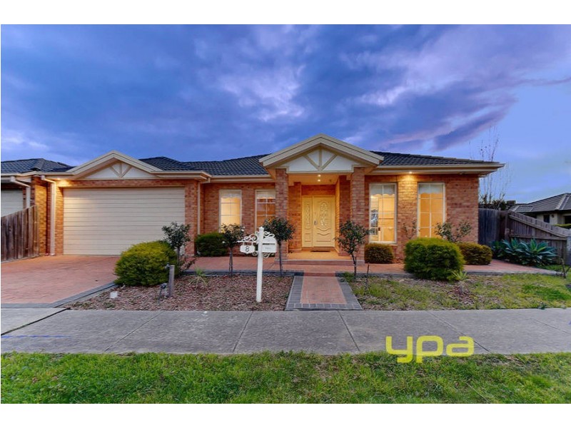8 Fairview Drive, Roxburgh Park VIC 3064
