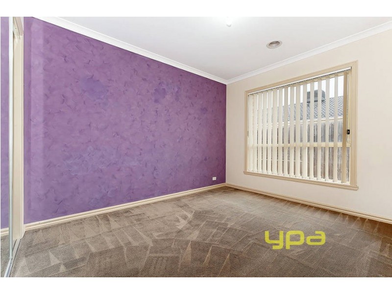 8 Fairview Drive, Roxburgh Park VIC 3064