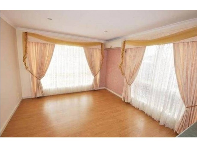 10 Mensa Court, Roxburgh Park VIC 3064