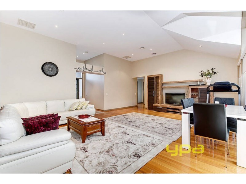 4 Thomas Street, Roxburgh Park VIC 3064