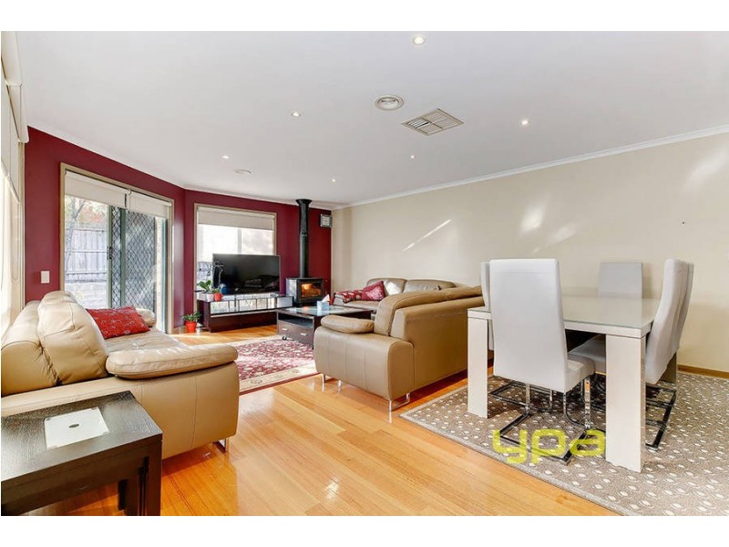 4 Thomas Street, Roxburgh Park VIC 3064