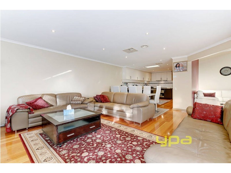 4 Thomas Street, Roxburgh Park VIC 3064