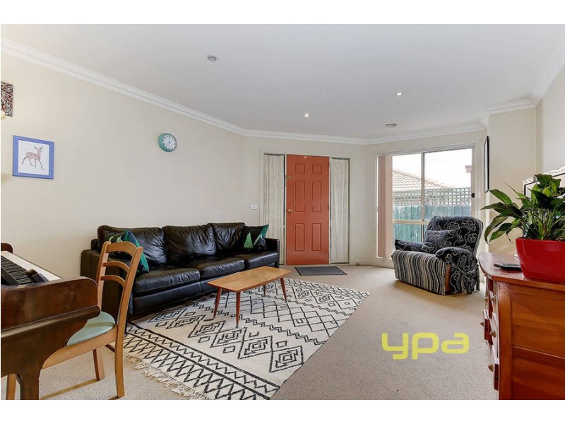 2/9 Mitta Mitta Way, Meadow Heights VIC 3048