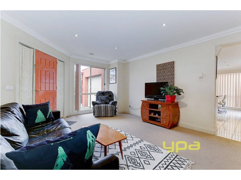 2/9 Mitta Mitta Way, Meadow Heights VIC 3048