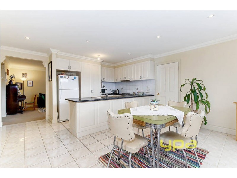 2/9 Mitta Mitta Way, Meadow Heights VIC 3048