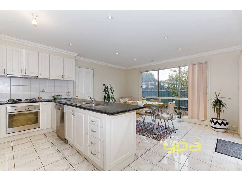 2/9 Mitta Mitta Way, Meadow Heights VIC 3048