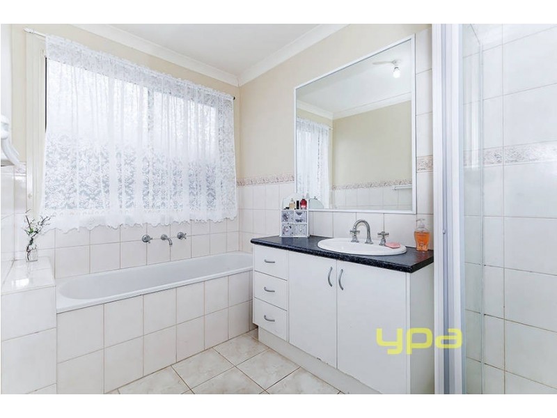 2/9 Mitta Mitta Way, Meadow Heights VIC 3048