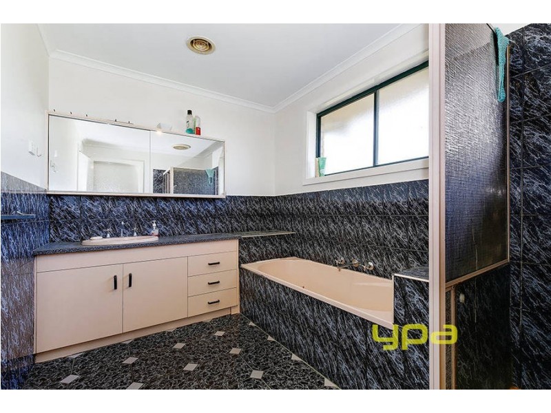 15 Bronco Court, Meadow Heights VIC 3048