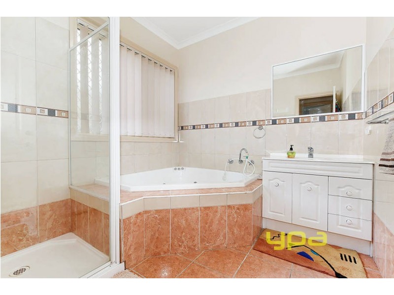 42 Hayfield Road, Roxburgh Park VIC 3064