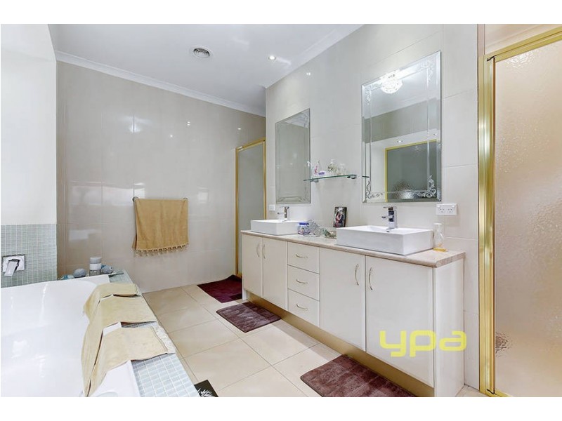 4 Lambie Way, Roxburgh Park VIC 3064