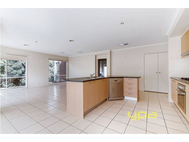 17 Regency Road, Roxburgh Park VIC 3064