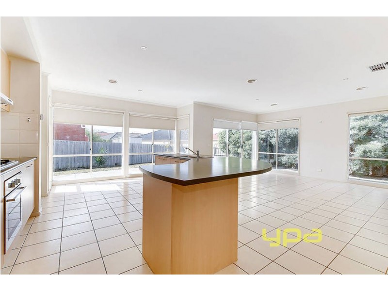 17 Regency Road, Roxburgh Park VIC 3064