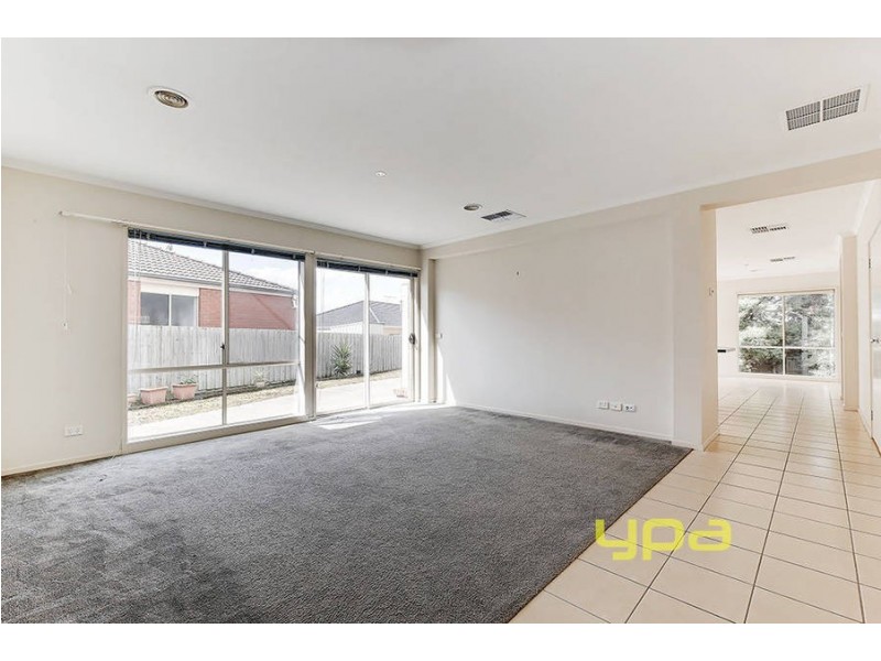 17 Regency Road, Roxburgh Park VIC 3064