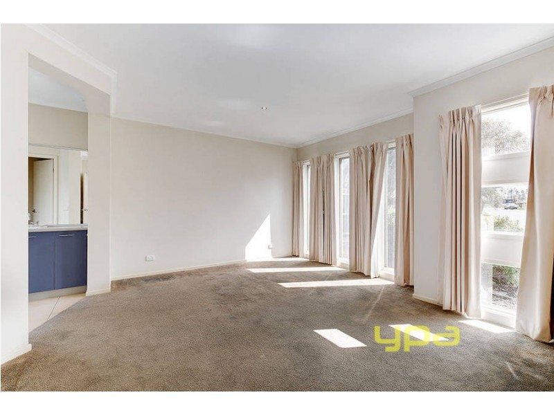 17 Regency Road, Roxburgh Park VIC 3064