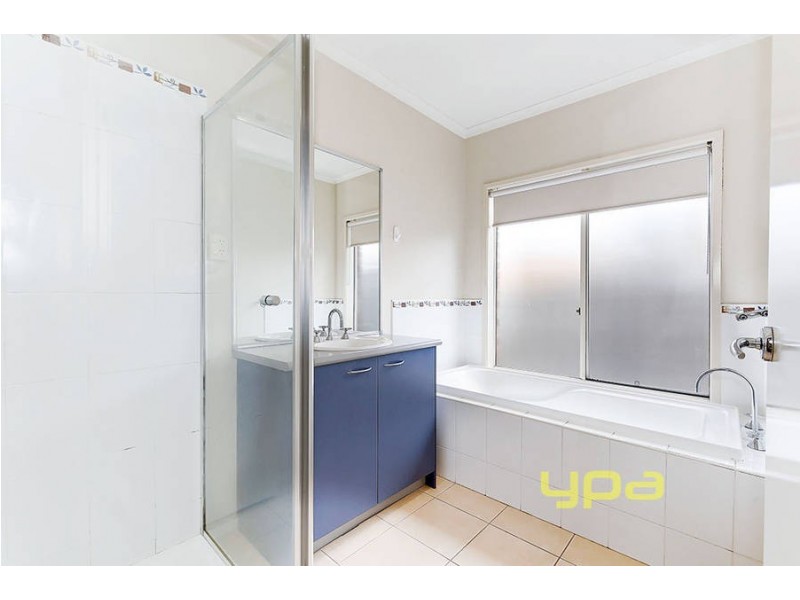 17 Regency Road, Roxburgh Park VIC 3064