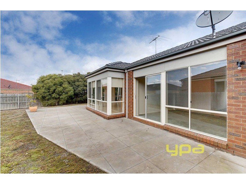 17 Regency Road, Roxburgh Park VIC 3064