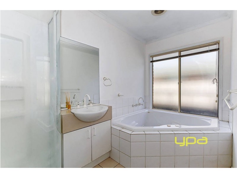 7 Nowell Court, Roxburgh Park VIC 3064