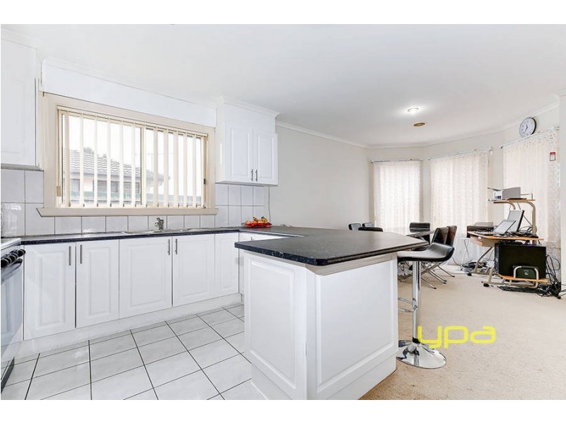 12 Shortridge Circuit, Roxburgh Park VIC 3064