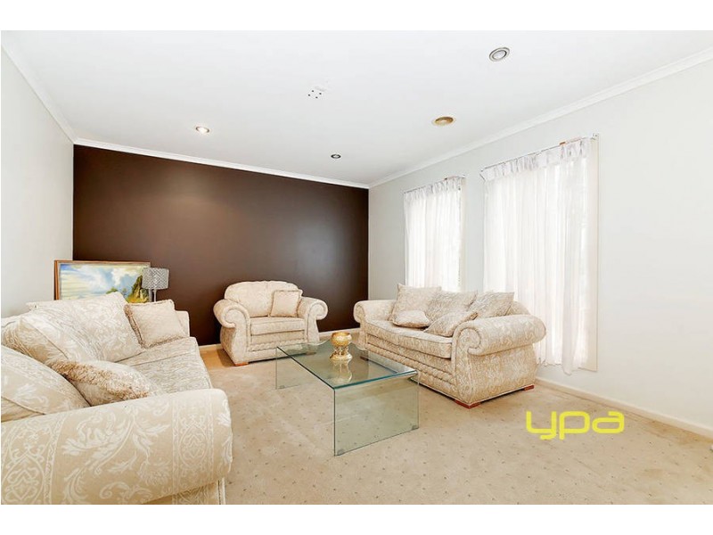 12 Shortridge Circuit, Roxburgh Park VIC 3064