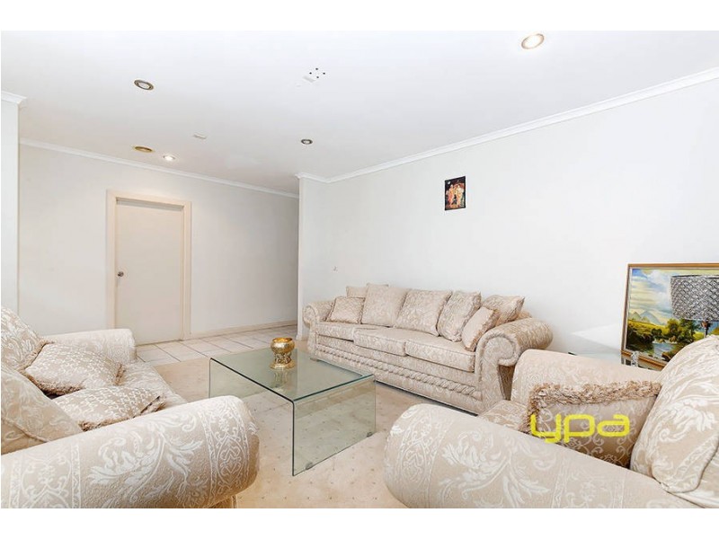 12 Shortridge Circuit, Roxburgh Park VIC 3064