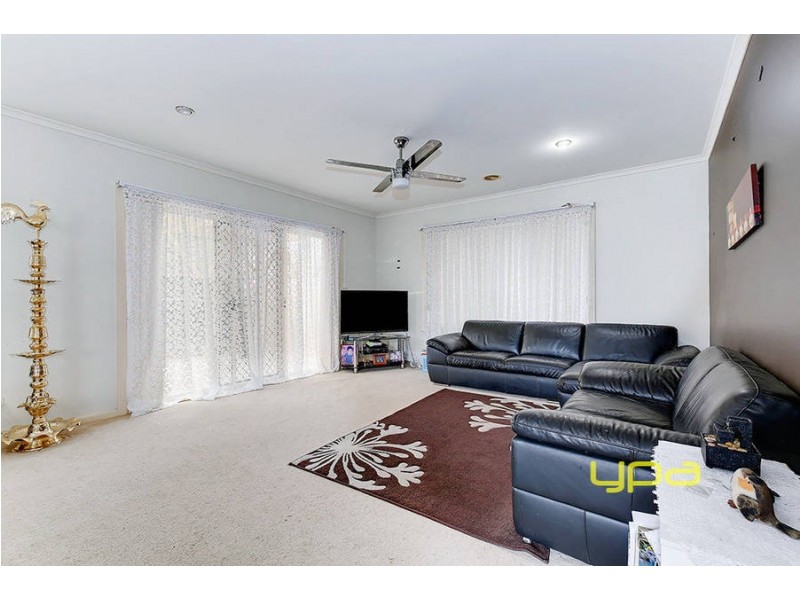 12 Shortridge Circuit, Roxburgh Park VIC 3064