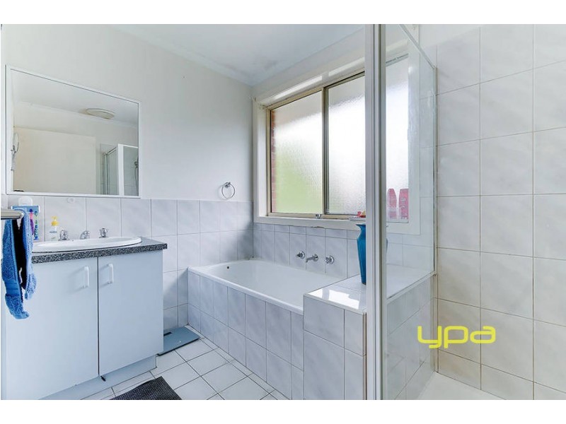 17 Kirwan Aveue, Roxburgh Park VIC 3064