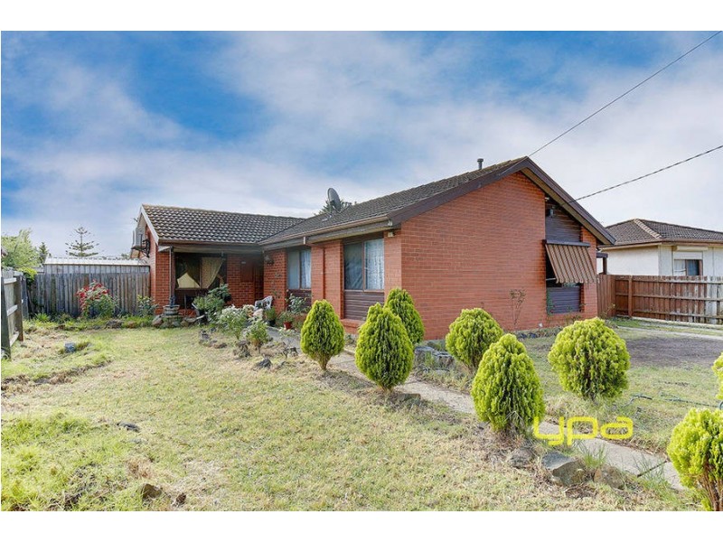 33 Malmsbury Drive, Meadow Heights VIC 3048