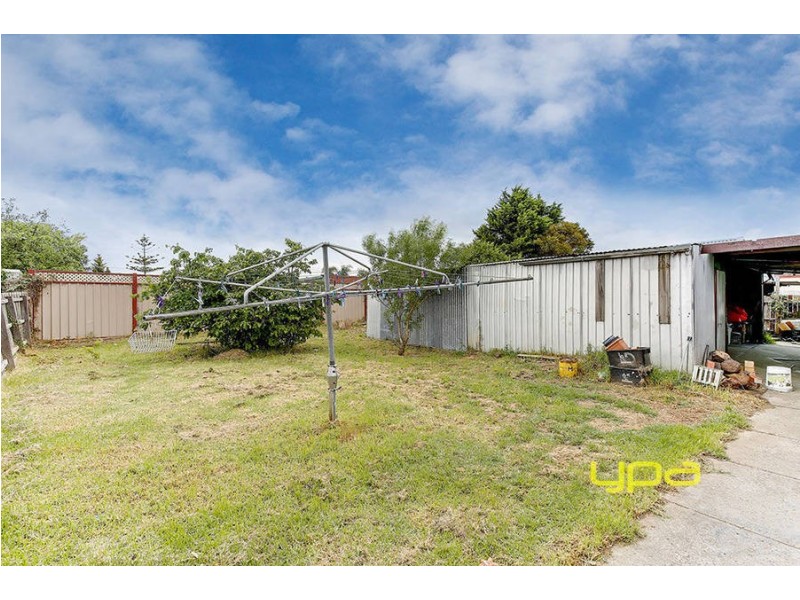 33 Malmsbury Drive, Meadow Heights VIC 3048