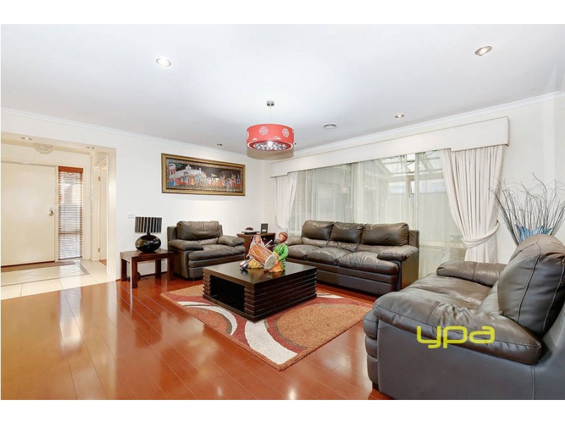 2 Lambie Way, Roxburgh Park VIC 3064