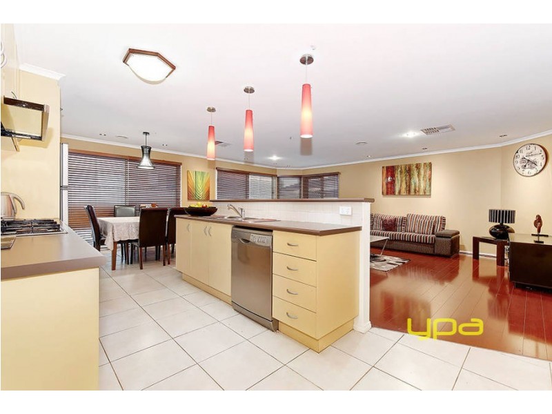 2 Lambie Way, Roxburgh Park VIC 3064