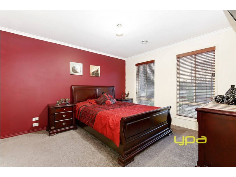 2 Lambie Way, Roxburgh Park VIC 3064