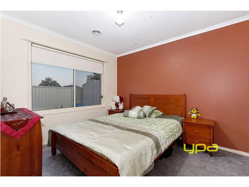 2 Lambie Way, Roxburgh Park VIC 3064