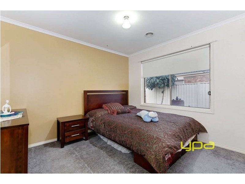 2 Lambie Way, Roxburgh Park VIC 3064