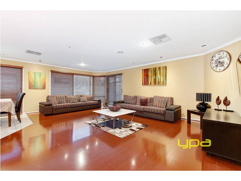 2 Lambie Way, Roxburgh Park VIC 3064