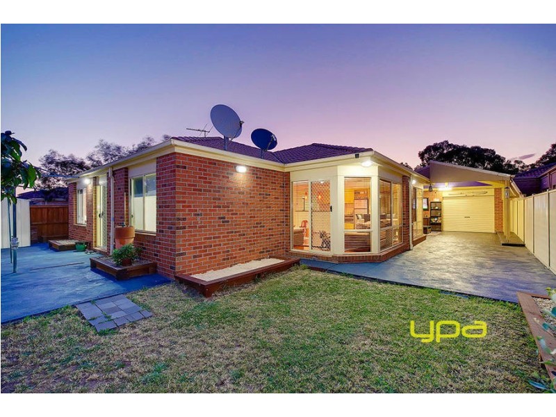 2 Lambie Way, Roxburgh Park VIC 3064