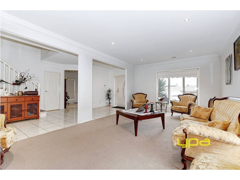 3 Overbank Street, Roxburgh Park VIC 3064