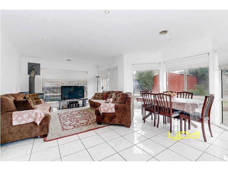 3 Overbank Street, Roxburgh Park VIC 3064