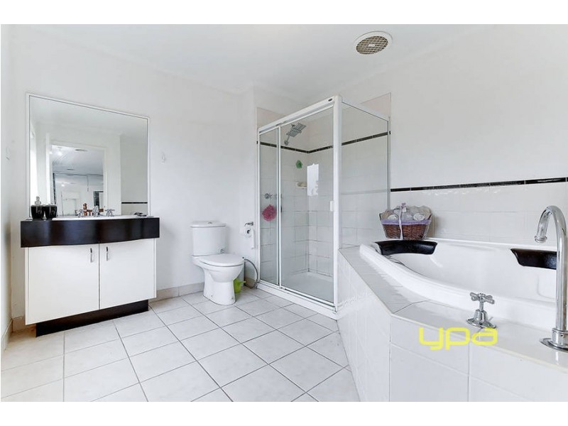 3 Overbank Street, Roxburgh Park VIC 3064