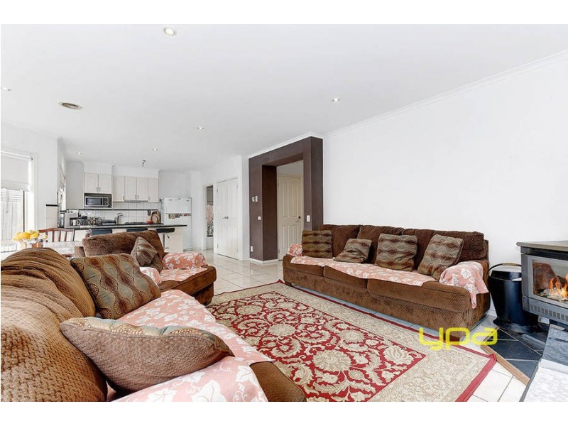 3 Overbank Street, Roxburgh Park VIC 3064