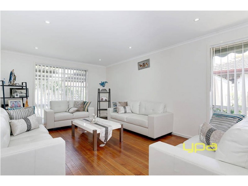 17 Karnak Crescent, Coolaroo VIC 3048