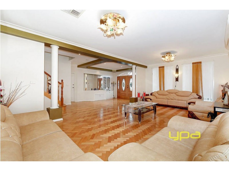 15 Bentley Avenue, Roxburgh Park VIC 3064