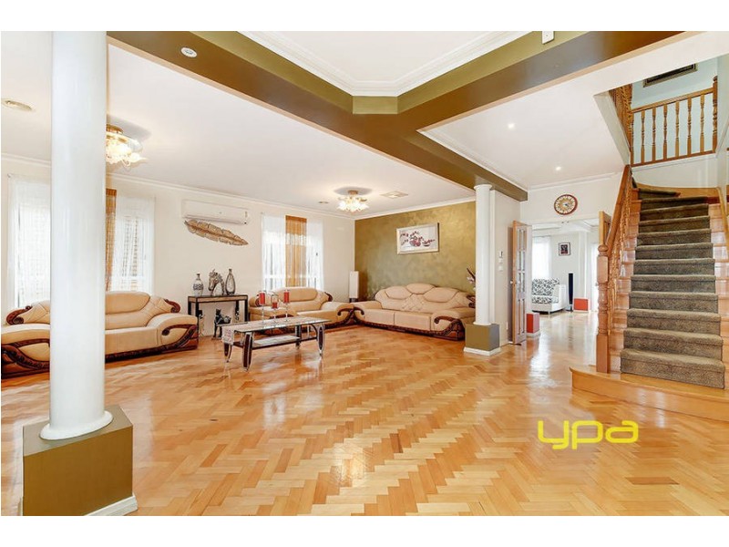 15 Bentley Avenue, Roxburgh Park VIC 3064