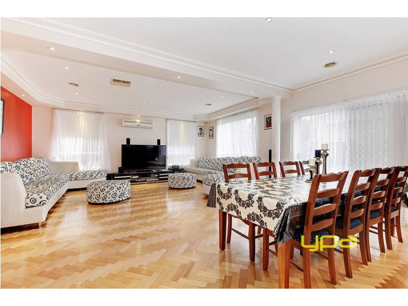 15 Bentley Avenue, Roxburgh Park VIC 3064